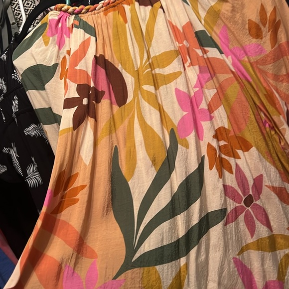 Velvet Dion Blouse OASIS. Worn once. Smoke and pet free home - Picture 9 of 9